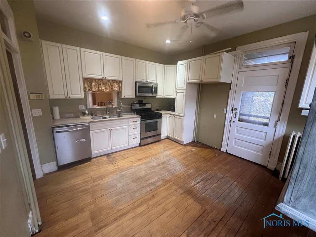 Image for MINIMUM BID AUCTION $60,000! 2103 Glenwood Ave