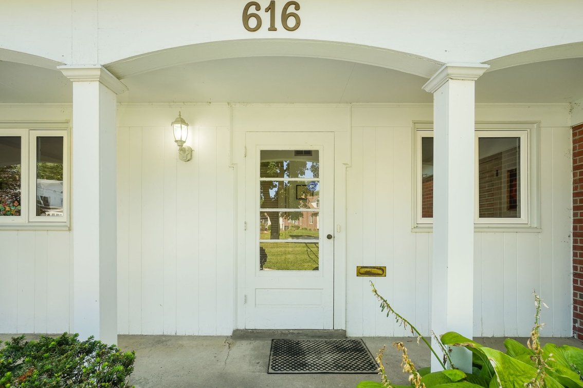 Image for MINIMUM BID AUCTION $499,000! 616 Manitou Dr