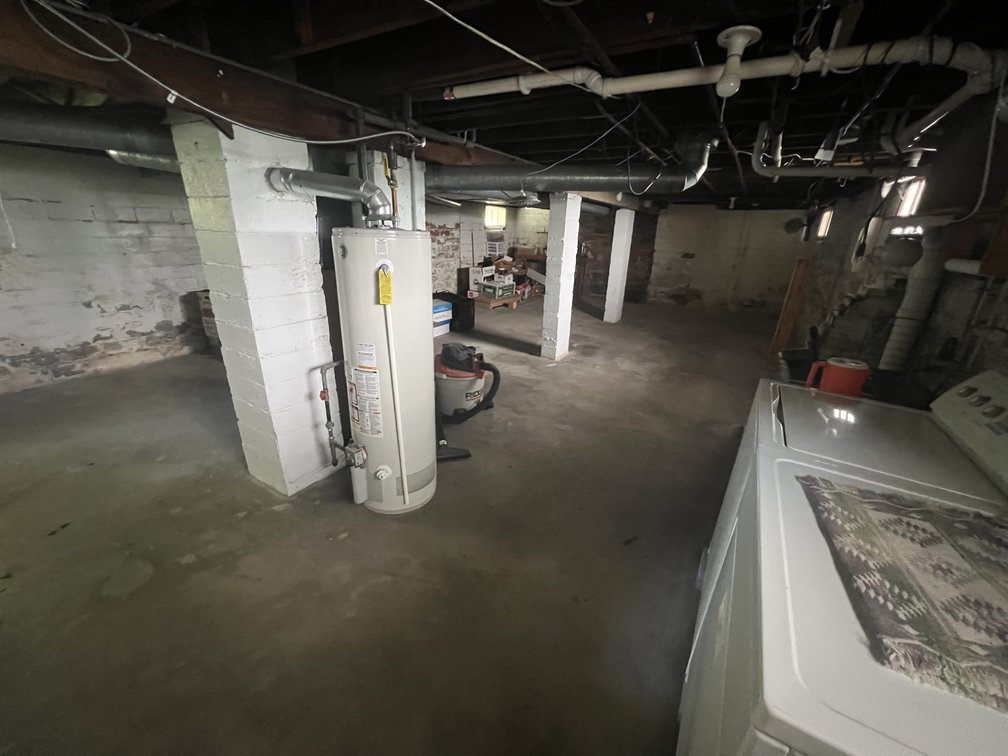 Image for MINIMUM BID AUCTION $39,000! 645 Geneva Ave