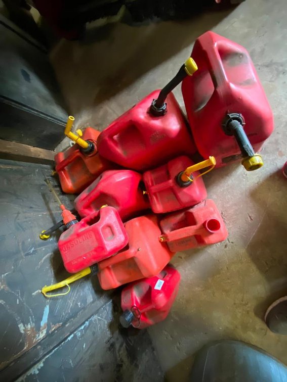 9 gas cans, misc sizes