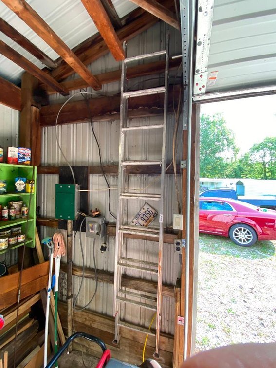 Aluminum extension ladder