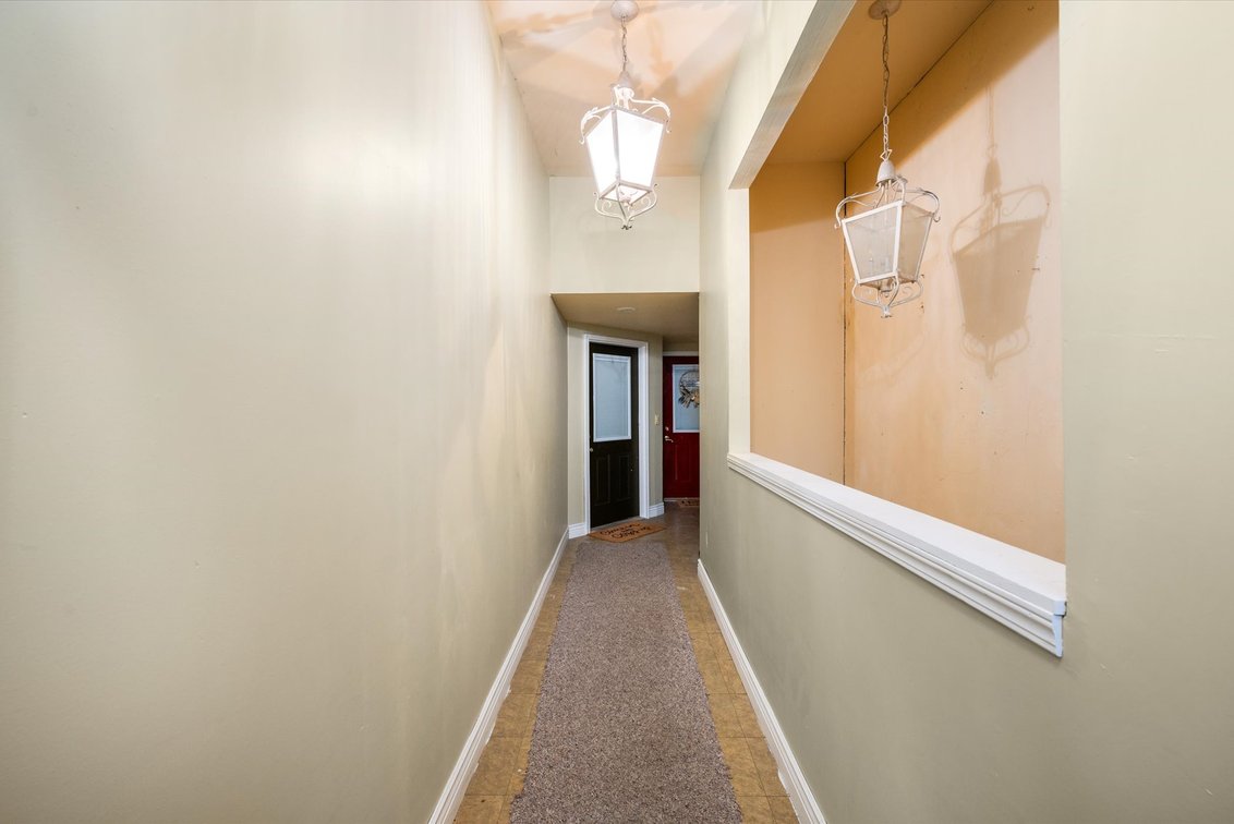 Image for MINIMUM BID AUCTION $170,000! 111 East St.