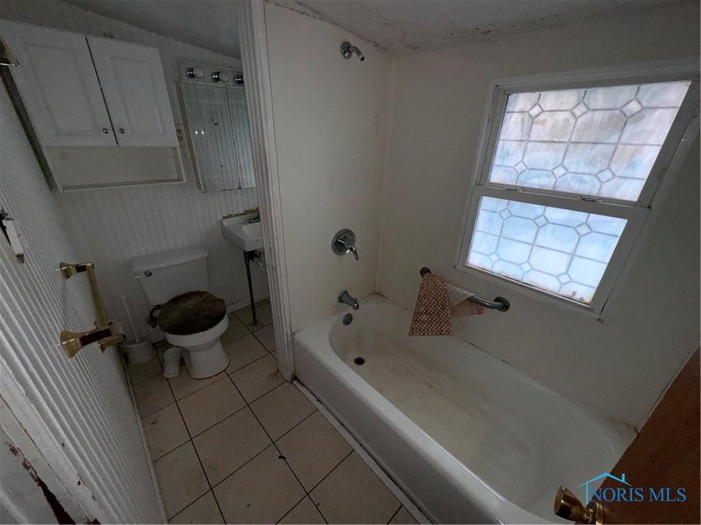 Image for MINIMUM BID AUCTION $70,000! 2227 Rood St