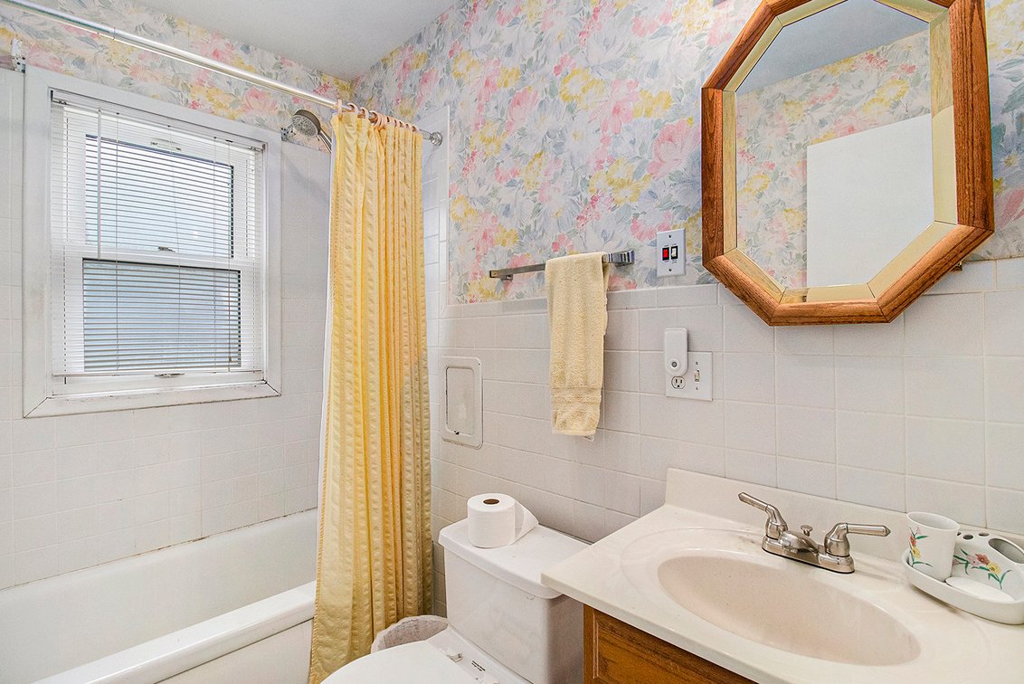 Image for MINIMUM BID AUCTION $60,000! 1486 Slater St.