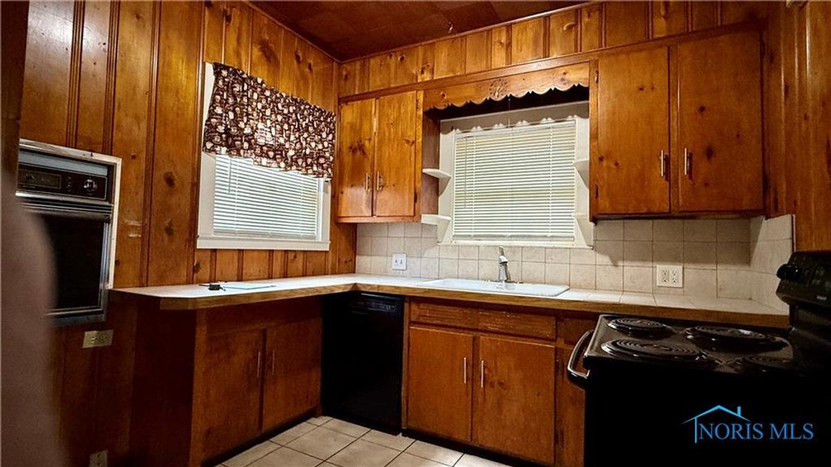 Image for MINIMUM BID AUCTION $99,000! 2659 Oak Grove Pl