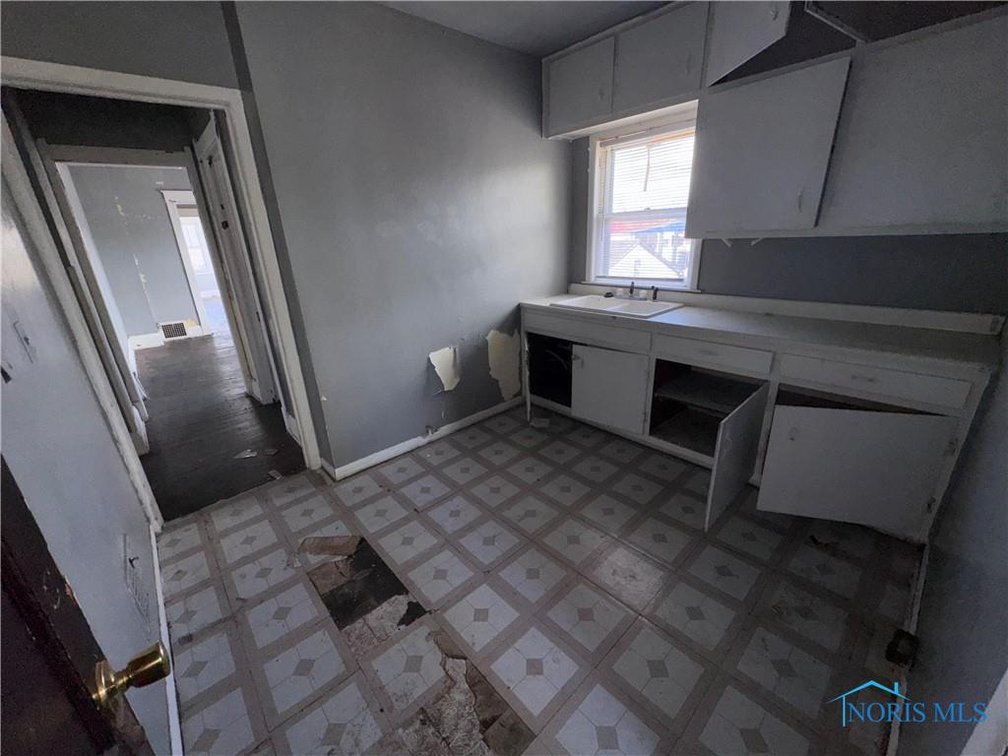 Image for MINIMUM BID AUCTION $49,000! 1327 W. Sylvania Ave