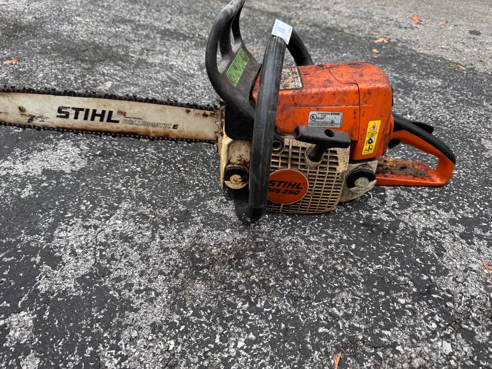 Stihl MS250 chainsaw