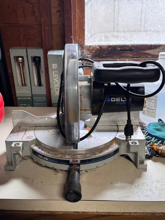 Delta miter saw