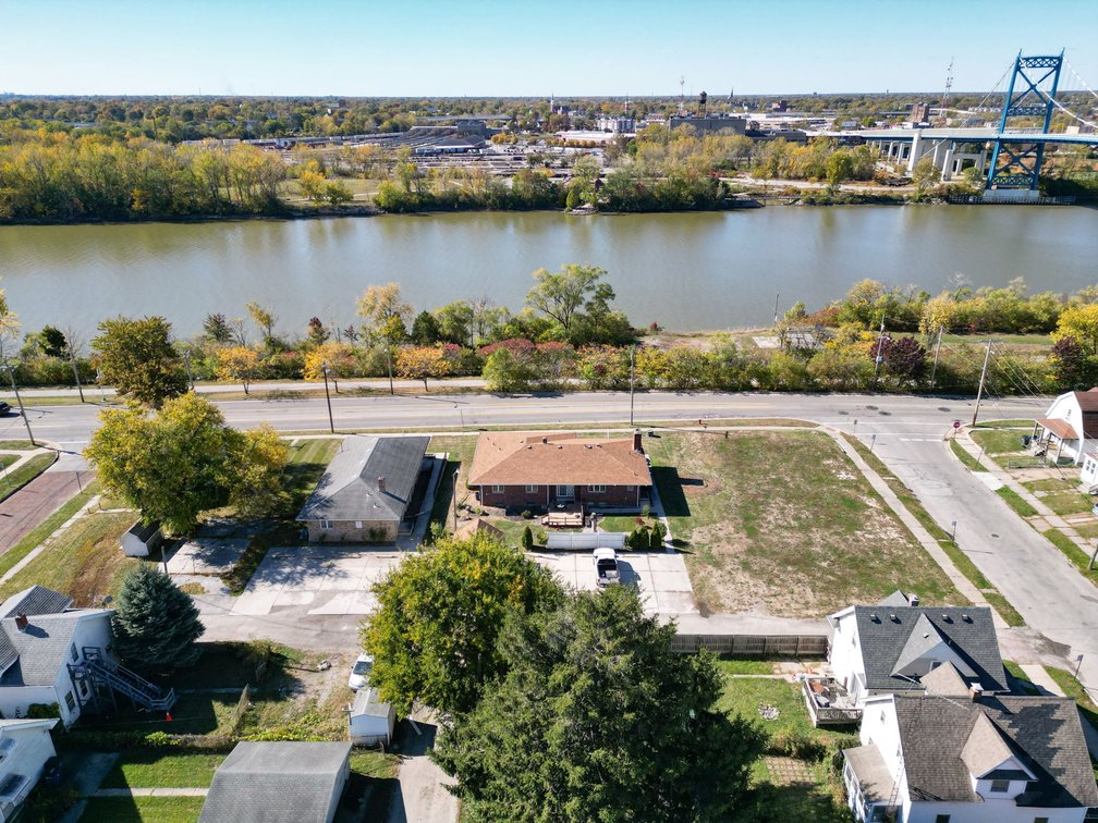Image for MINIMUM BID AUCTION $99,000! 611 Miami St