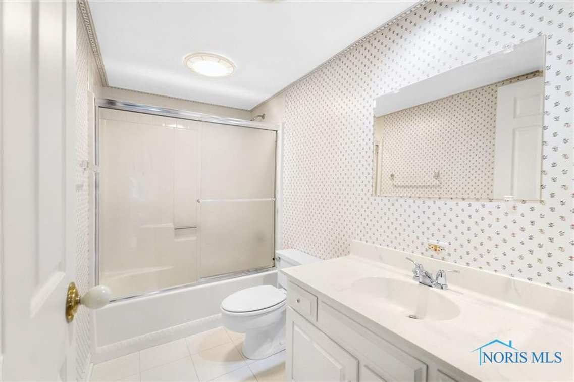 Image for MINIMUM BID AUCTION $110,000! 4343 W. Bancroft St # 4G