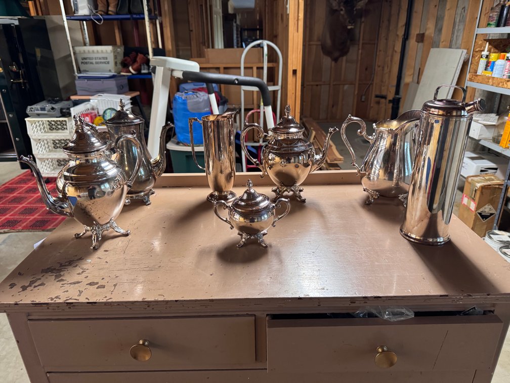 Image for VINTAGE FURNITURE, TOOLS, ARTWORK AND HOUSEHOLD ITEMS ONLINE ONLY AUCTION