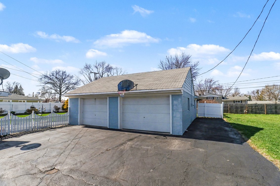 Image for MINIMUM BID AUCTION $225,000! 5930 N River Rd