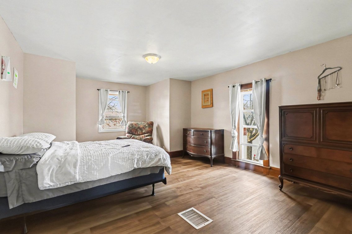 Image for SOLD PRIOR TO AUCTION! 114 N Main st