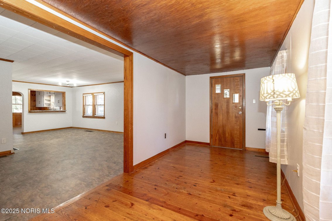 Image for MINIMUM BID AUCTION $139,000! 402 East Indiana