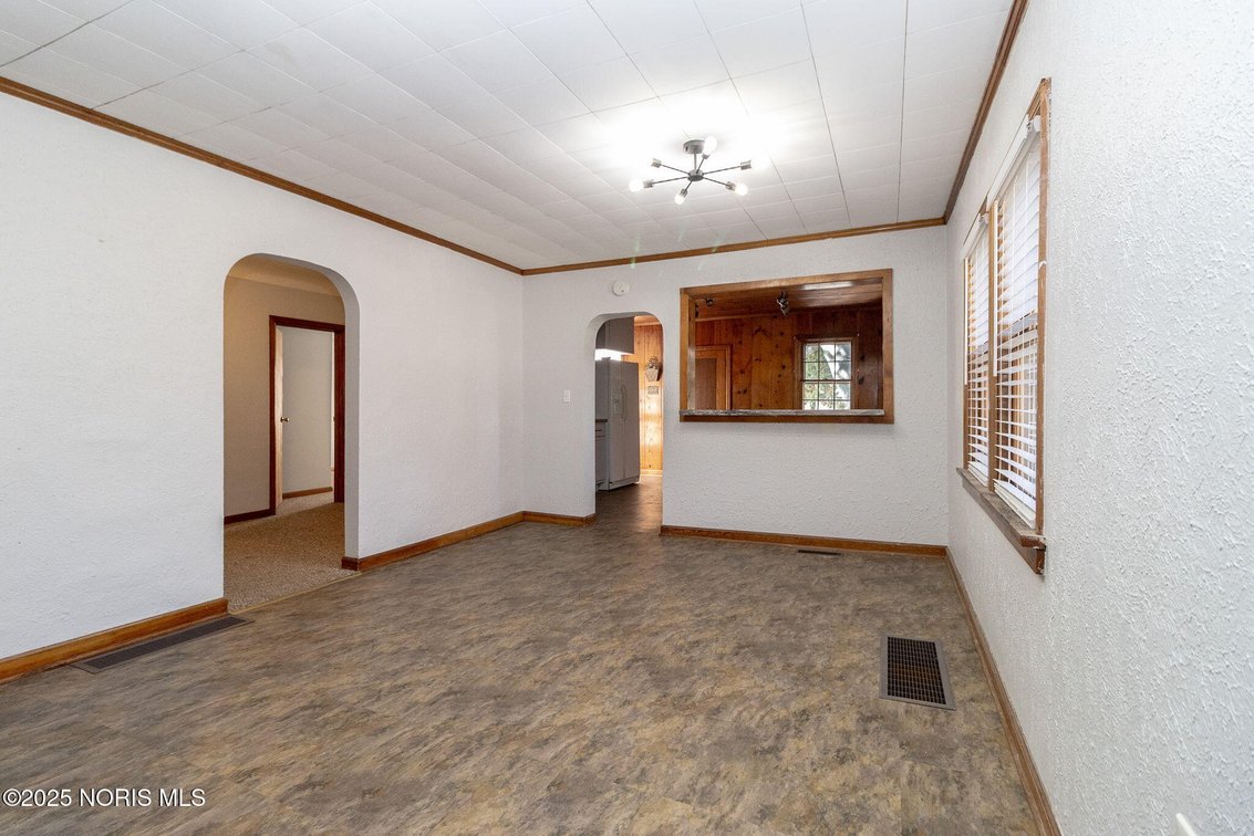 Image for MINIMUM BID AUCTION $139,000! 402 East Indiana