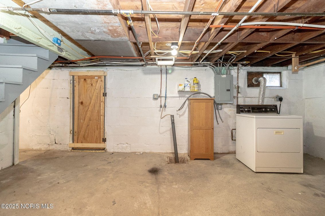 Image for MINIMUM BID AUCTION $139,000! 402 East Indiana