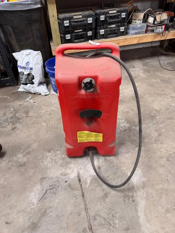 Portable fuel tank