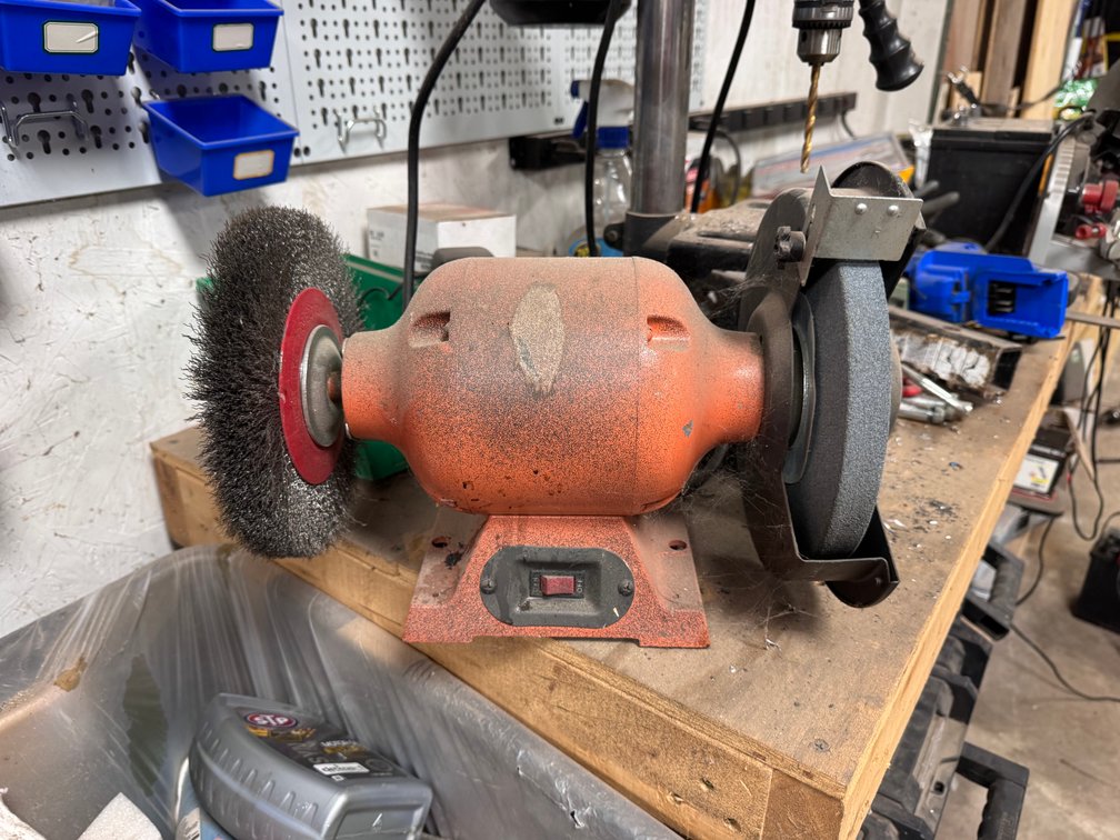 Bench grinder