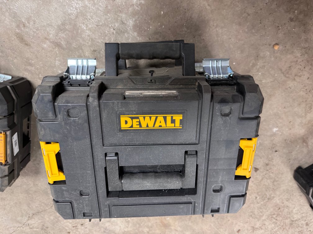DeWalt router