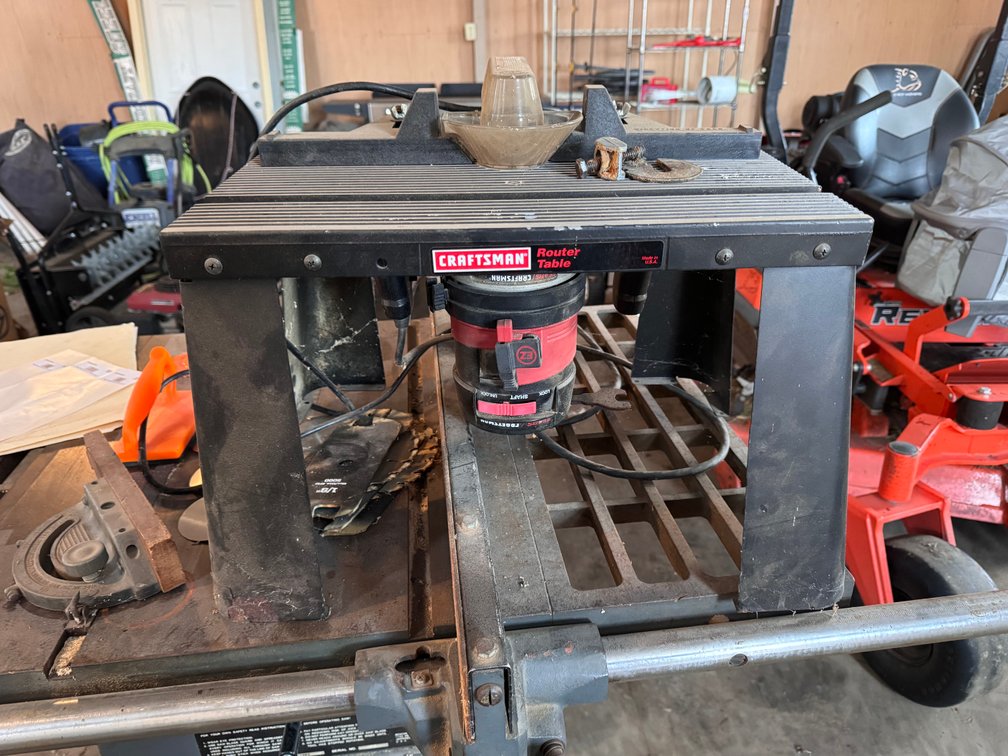 Craftsman router with table