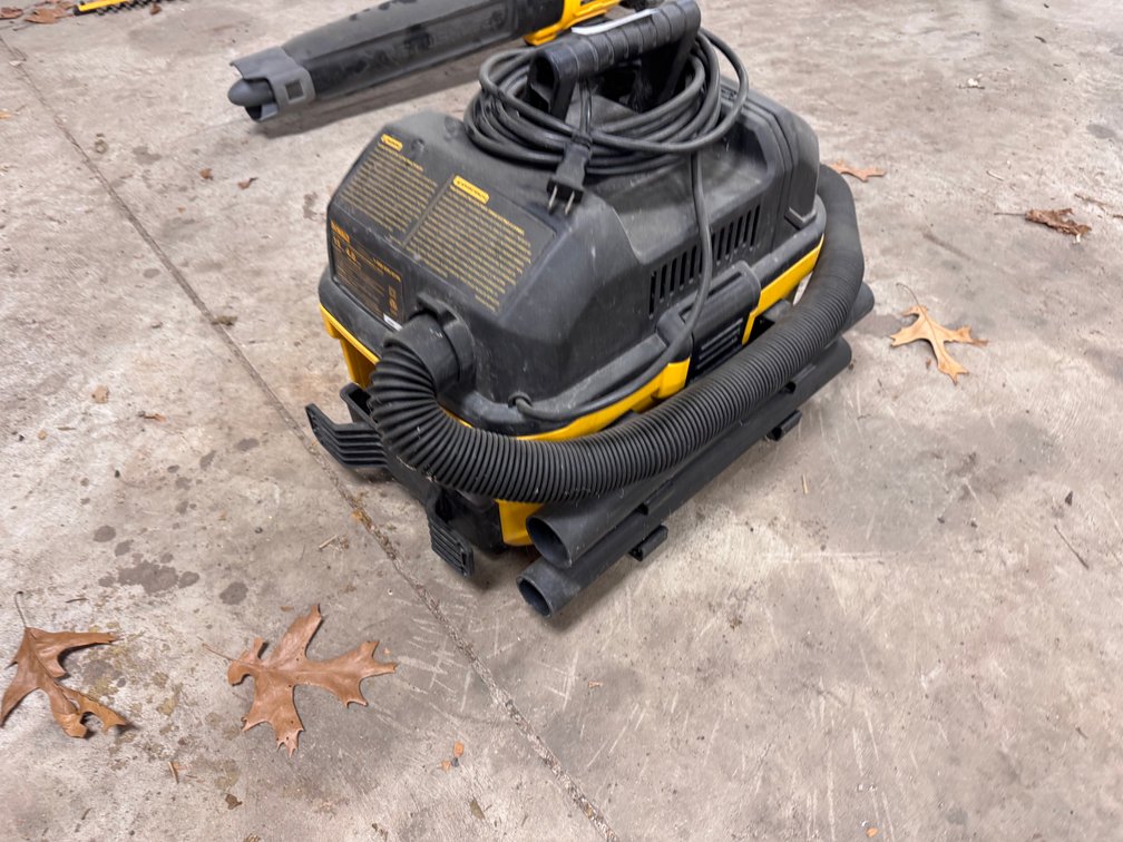 DeWalt vacuum