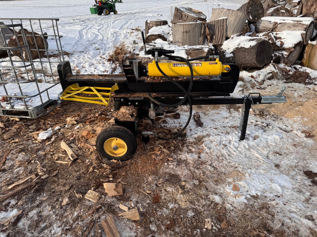 Champion 37 ton log splitter