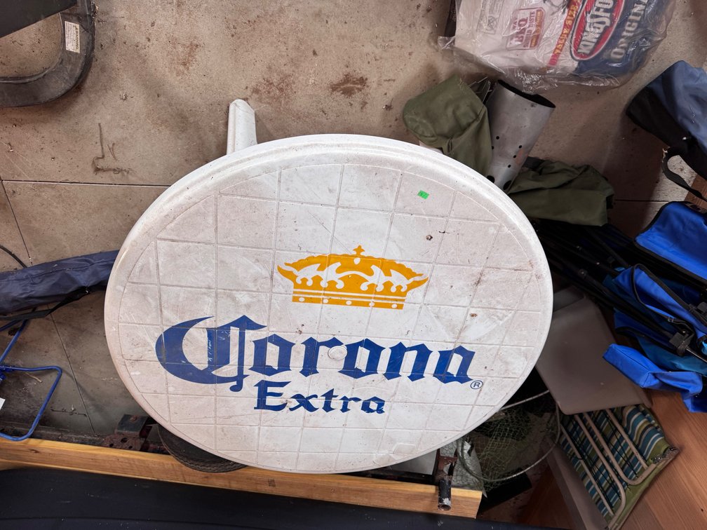 Corona table with lawn chairs