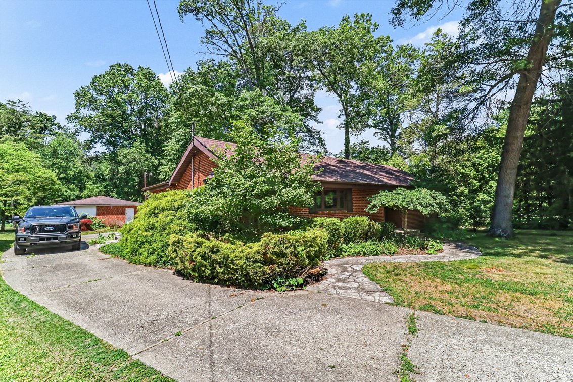 Image for MINIMUM BID AUCTION $149,000! 635 Glengary Rd