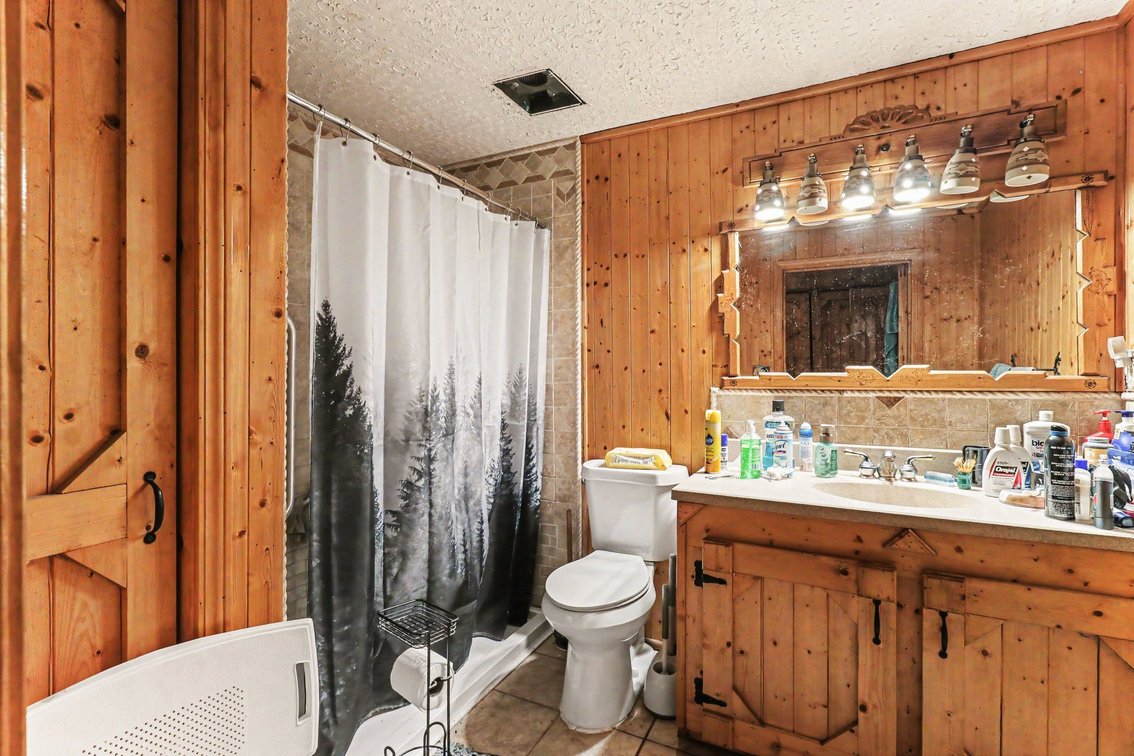 Image for MINIMUM BID AUCTION $149,000! 635 Glengary Rd