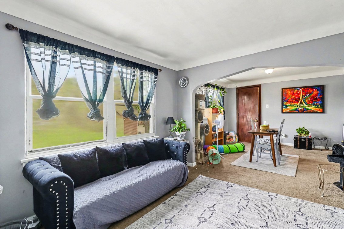 Image for MINIMUM BID AUCTION $49,000! 702 E Broadway