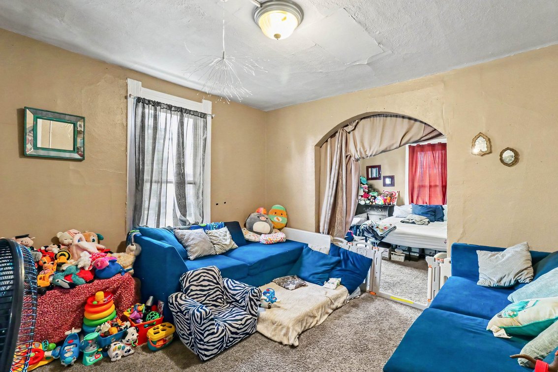 Image for MINIMUM BID AUCTION $49,000! 702 E Broadway