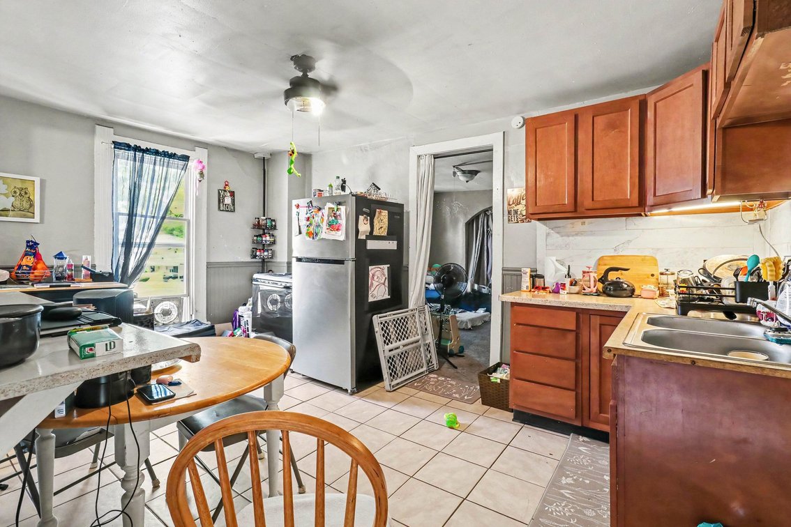 Image for MINIMUM BID AUCTION $49,000! 702 E Broadway