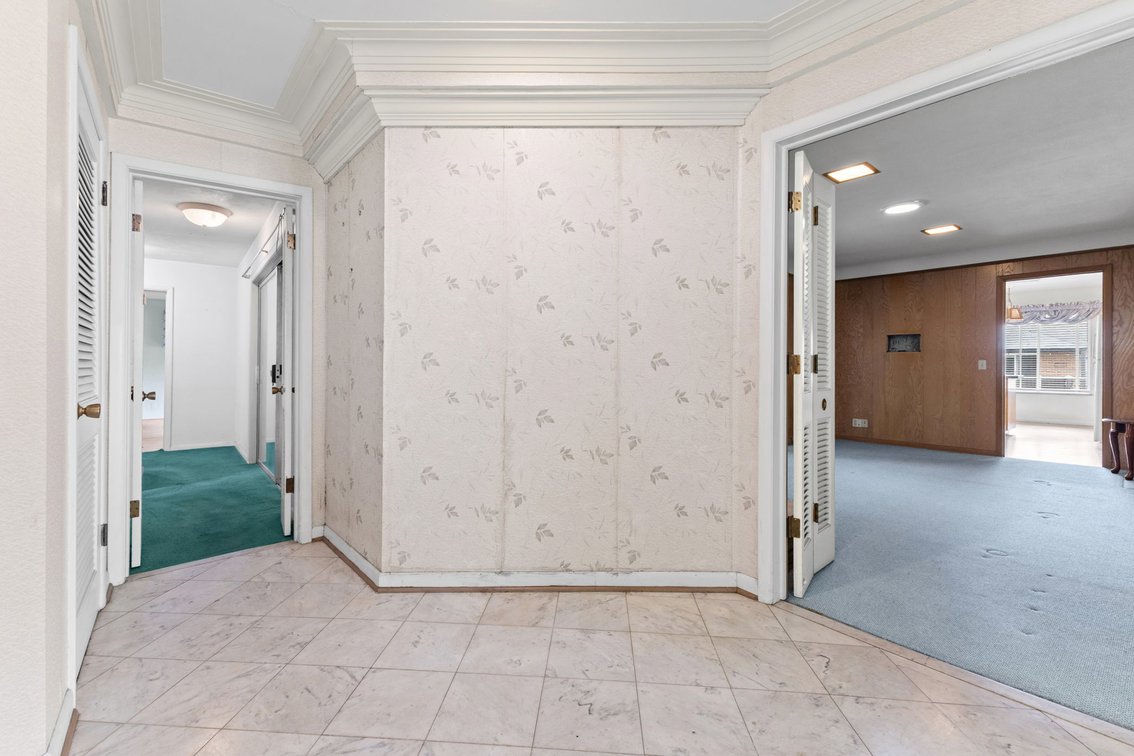 Image for MINIMUM BID AUCTION $119,000! 3739 S Beverly Hills Dr