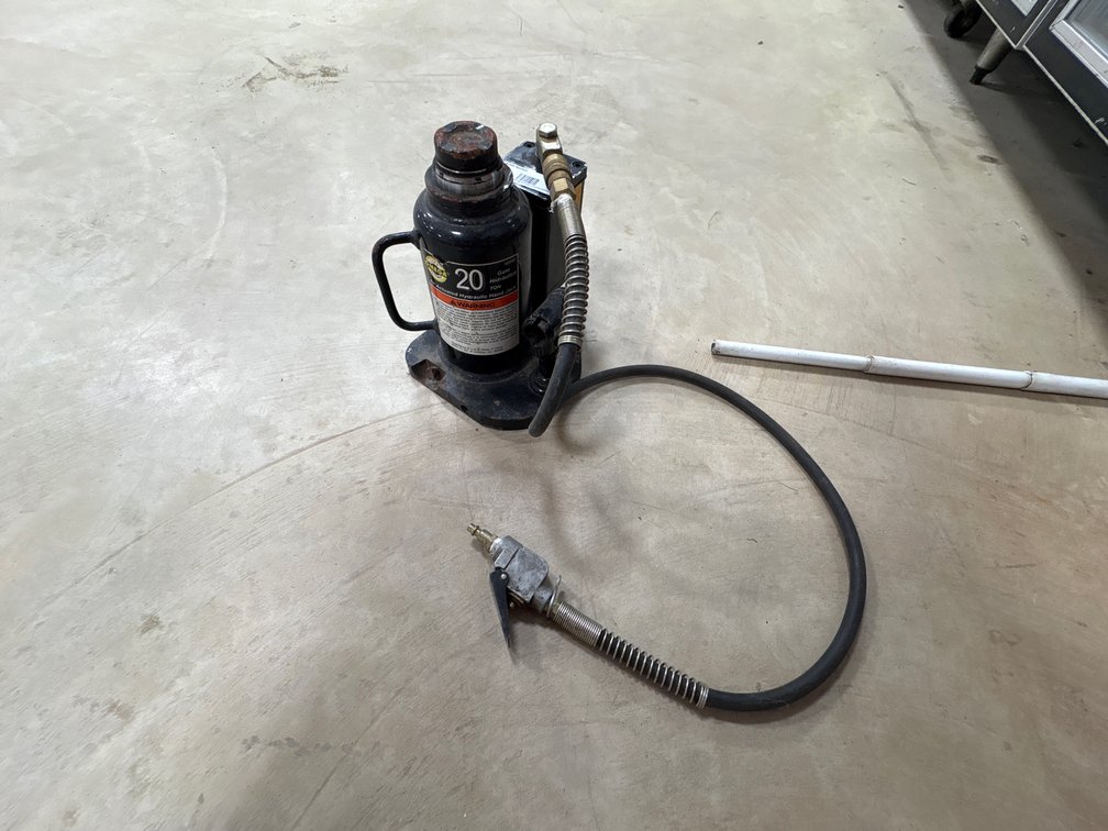 Omega 20-Ton Air Actuated Hydraulic Hand Jack