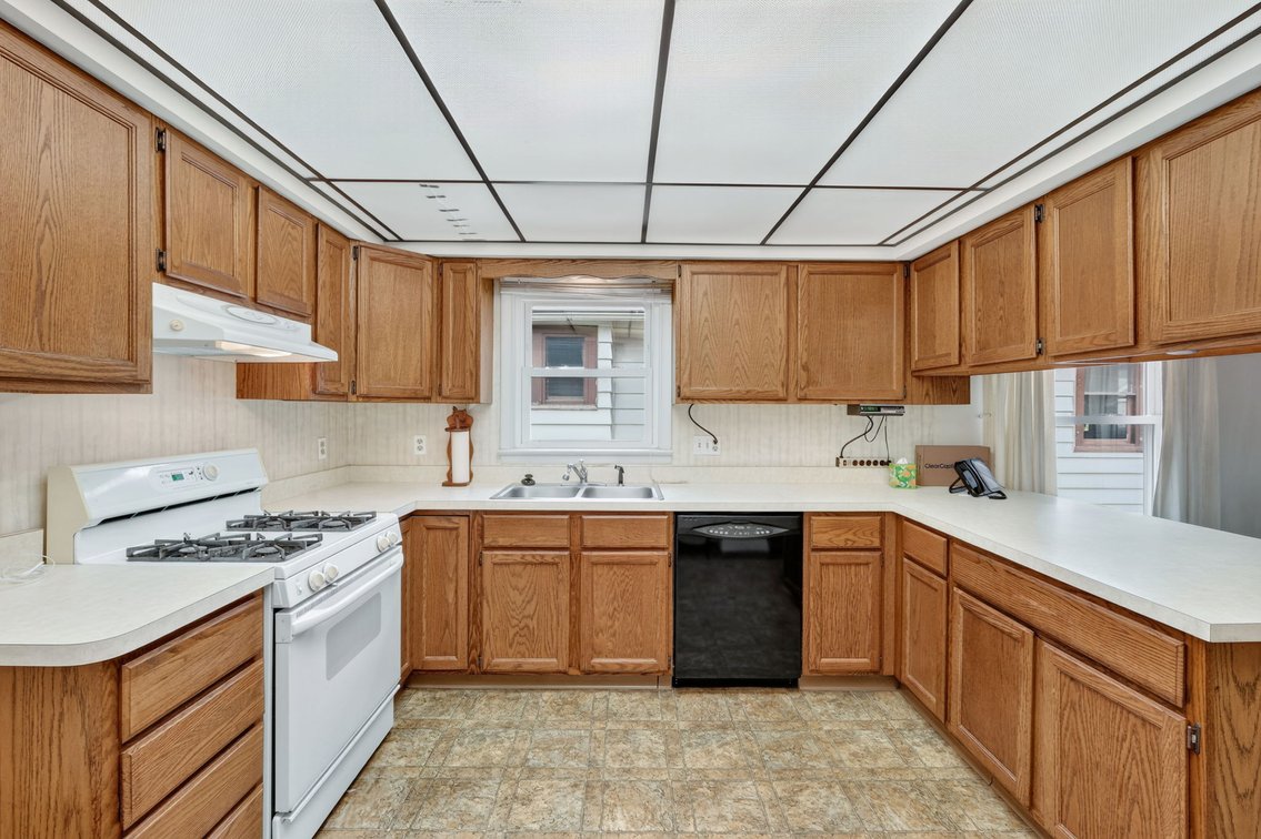 Image for MINIMUM BID AUCTION $50,000! 1825 Marne Ave