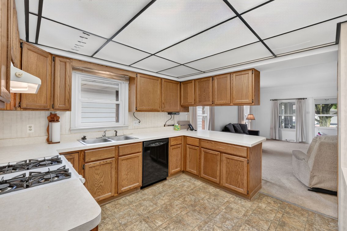 Image for MINIMUM BID AUCTION $50,000! 1825 Marne Ave