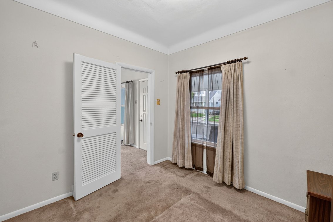 Image for MINIMUM BID AUCTION $50,000! 1825 Marne Ave