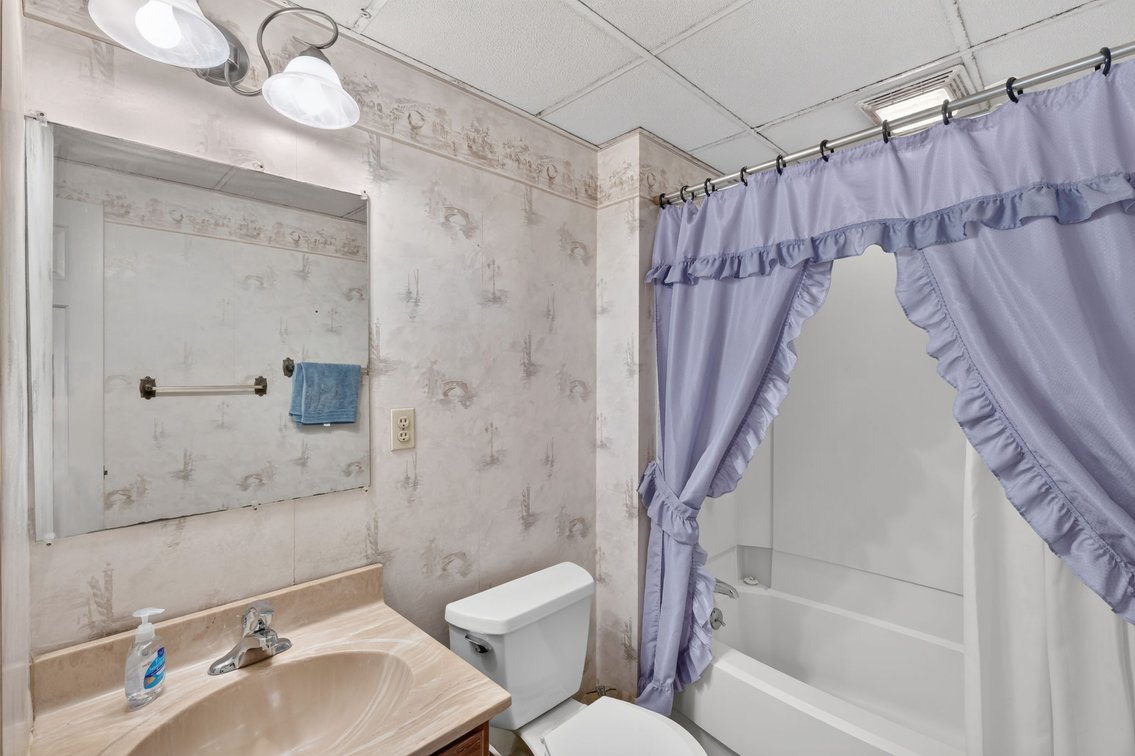 Image for MINIMUM BID AUCTION $50,000! 1825 Marne Ave