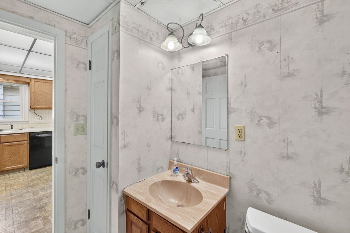 Image for MINIMUM BID AUCTION $50,000! 1825 Marne Ave