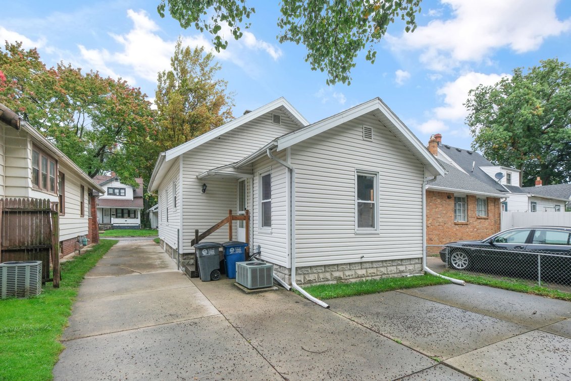Image for MINIMUM BID AUCTION $50,000! 1825 Marne Ave