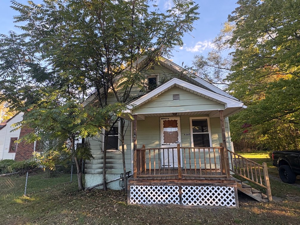 MINIMUM BID AUCTION $50,000! 4360 Alexis Rd