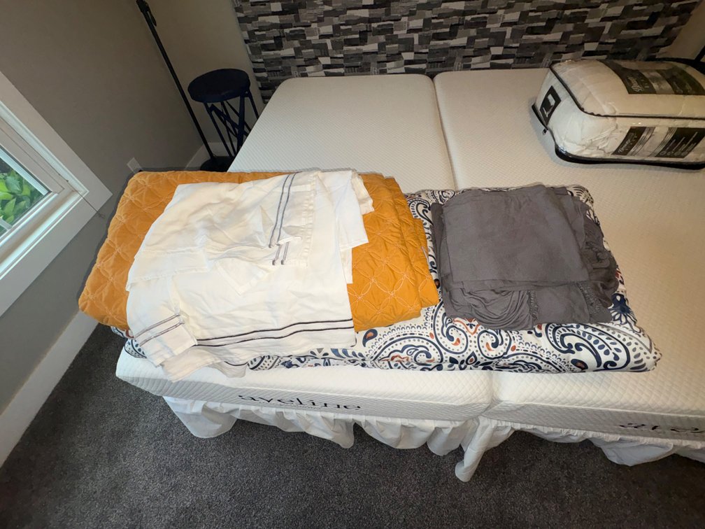 Comforter and sheets. KING SIZE