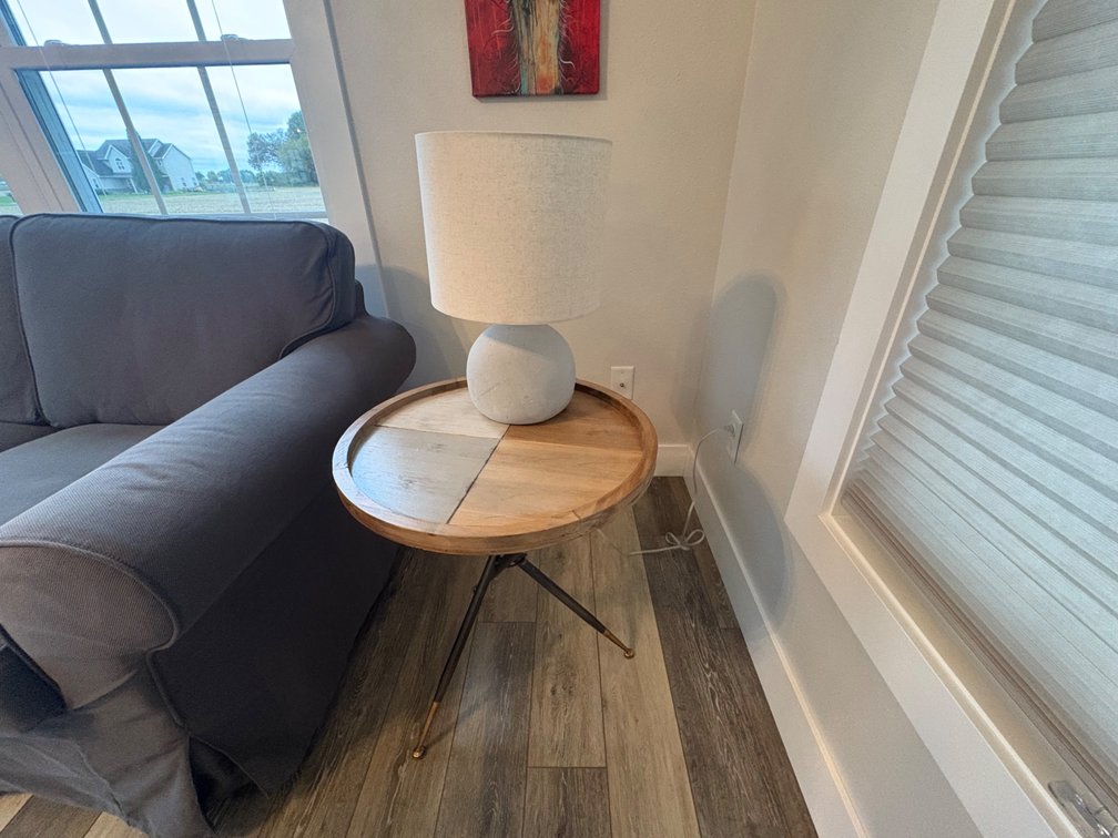 Round Accent Table, Table Lamp.