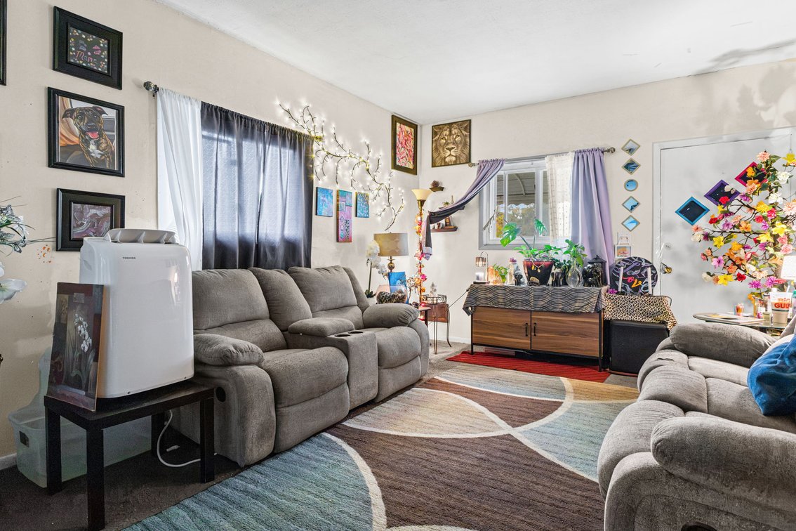 Image for MINIMUM BID AUCTION $49,000! 647 Nicholas St