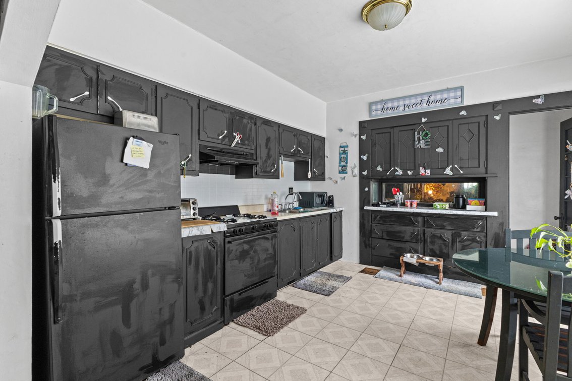 Image for MINIMUM BID AUCTION $49,000! 647 Nicholas St