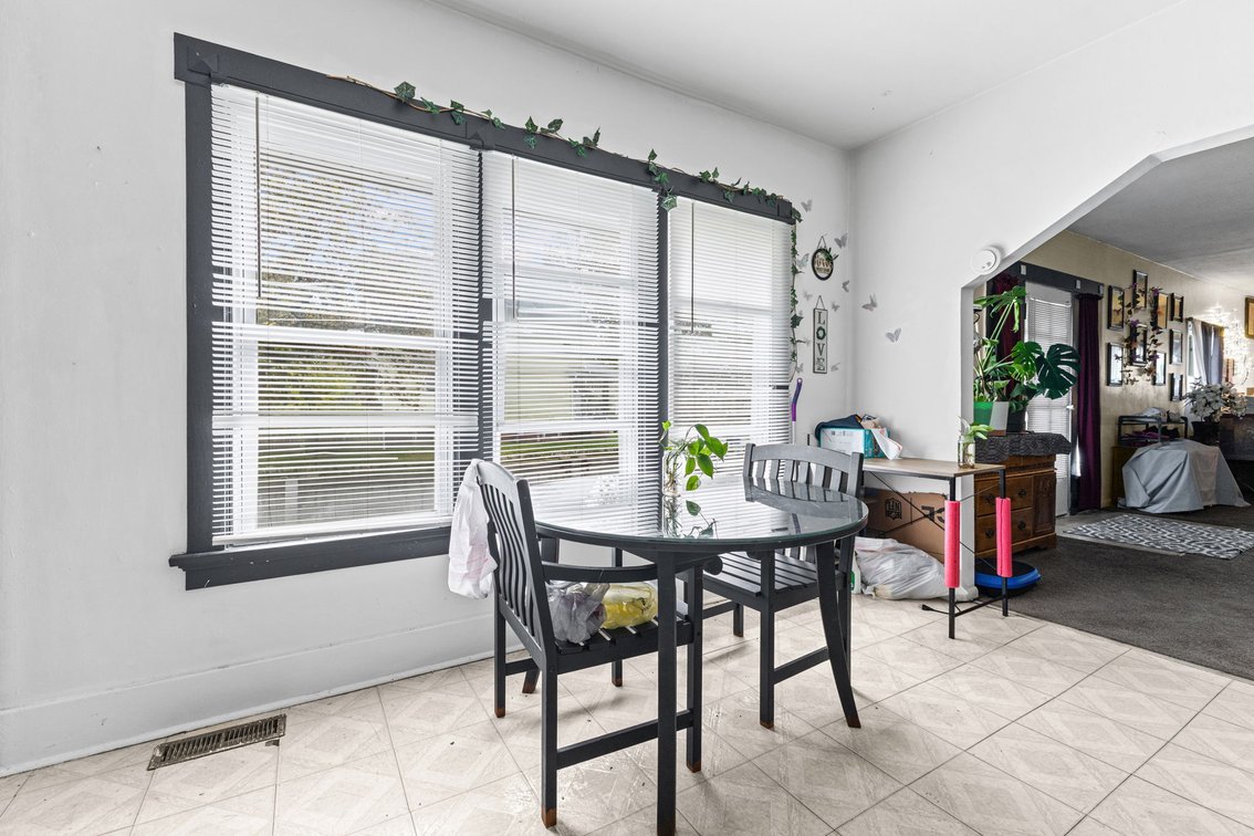 Image for MINIMUM BID AUCTION $49,000! 647 Nicholas St