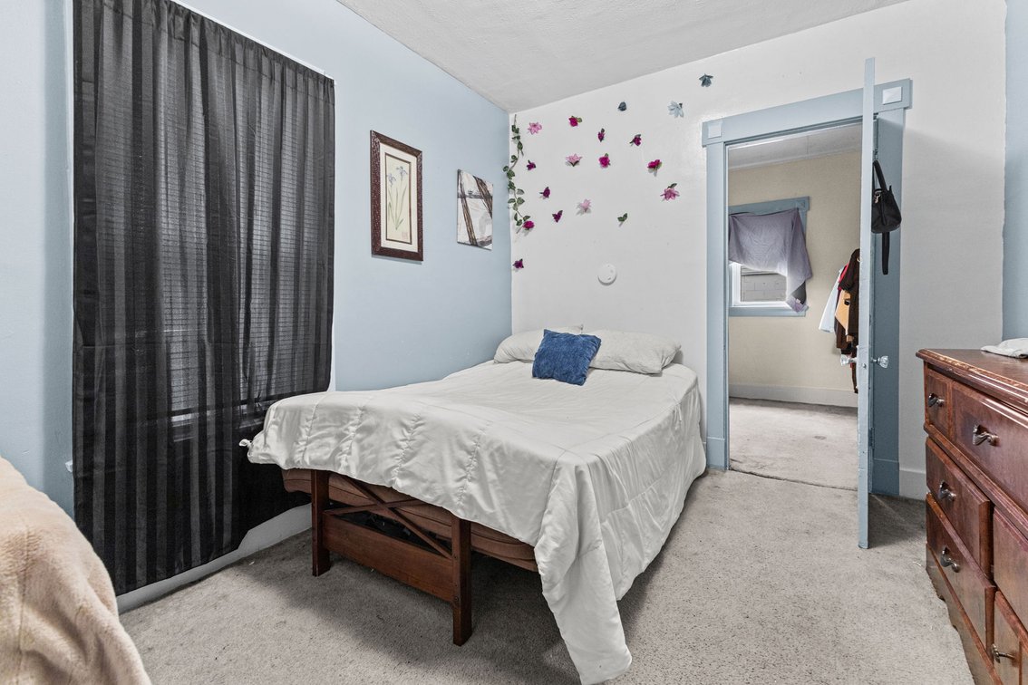 Image for MINIMUM BID AUCTION $49,000! 647 Nicholas St
