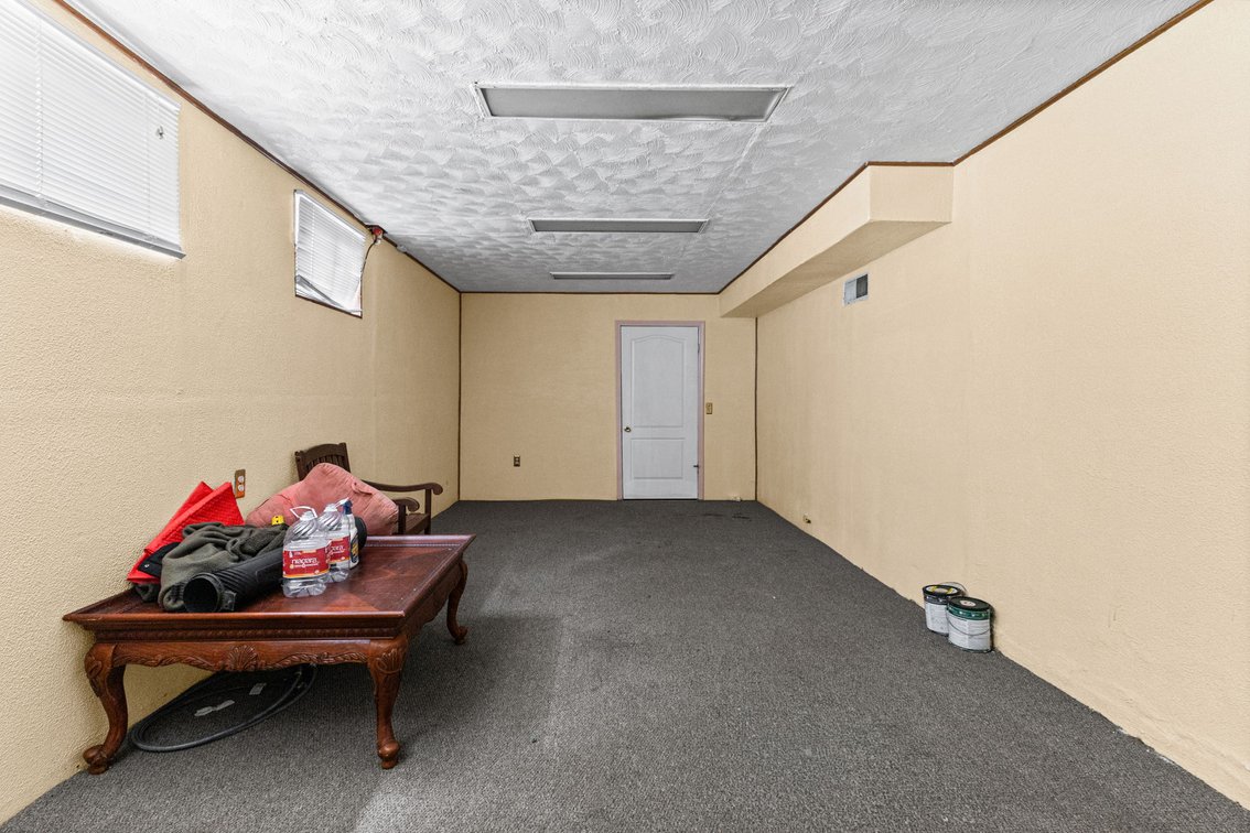 Image for MINIMUM BID AUCTION $49,000! 647 Nicholas St