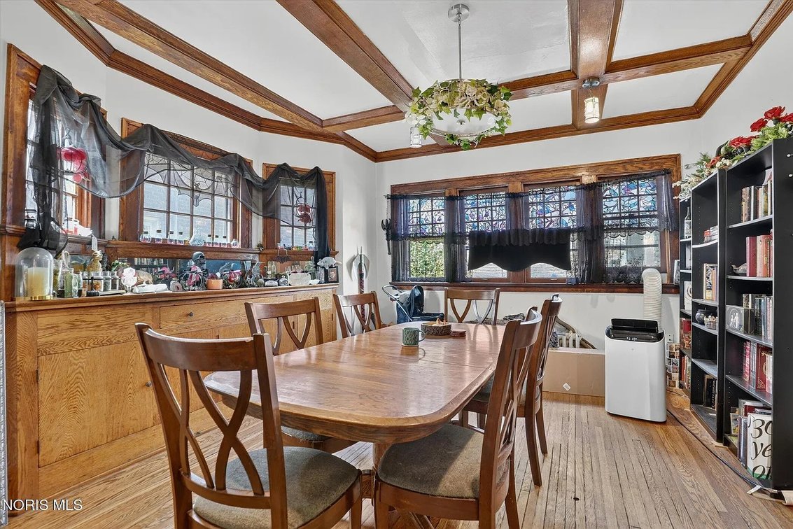 Image for MINIMUM BID AUCTION $400,000! 2341 Parkwood Ave