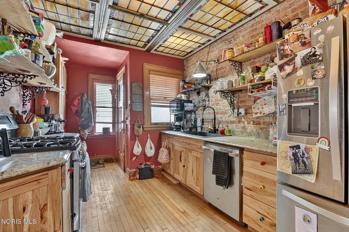 Image for MINIMUM BID AUCTION $400,000! 2341 Parkwood Ave